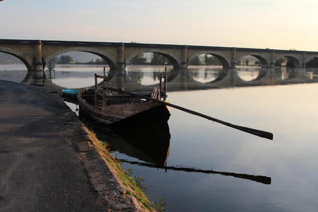 Отель Le Barrage Mauzac-et-Grand-Castang Экстерьер фото